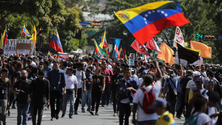 Imagem de Manifestações dividem Caracas em zonas pintadas de cores distintas