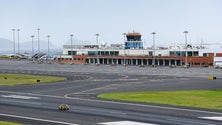 Imagem de Vento forte no Aeroporto da Madeira faz divergir dois voos
