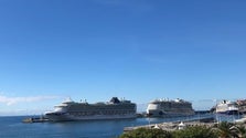 Imagem de Porto do Funchal com movimentos de três navios e mais de 10 mil pessoas