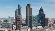 Imagem de Bancos britânicos vão fechar ou bloquear contas de imigrantes ilegais