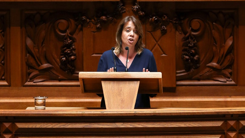 Imagem de Catarina Martins critica orçamento do «afinal não» e diz que PS brincou às cedências