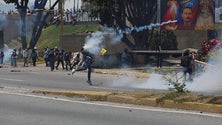 Imagem de Simpatizantes de Maduro e de Guaidó preparam-se para medir forças nas ruas