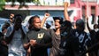 Polícia usa gás lacrimogéneo para dispersar marcha em Maputo de homenagem a Azagaia