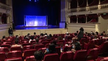 Público no teatro a 50% (áudio)