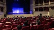 Imagem de Público no teatro a 50% (áudio)