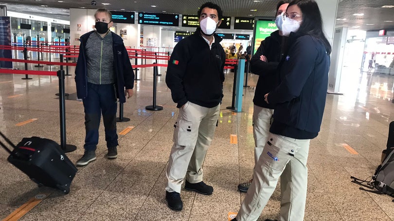 Elementos da Madeira Emergência retidos no Aeroporto da Madeira