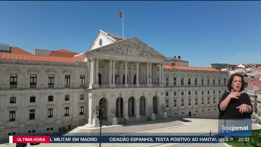 CNE. Cinco membros acusam presidente de falta de transparência