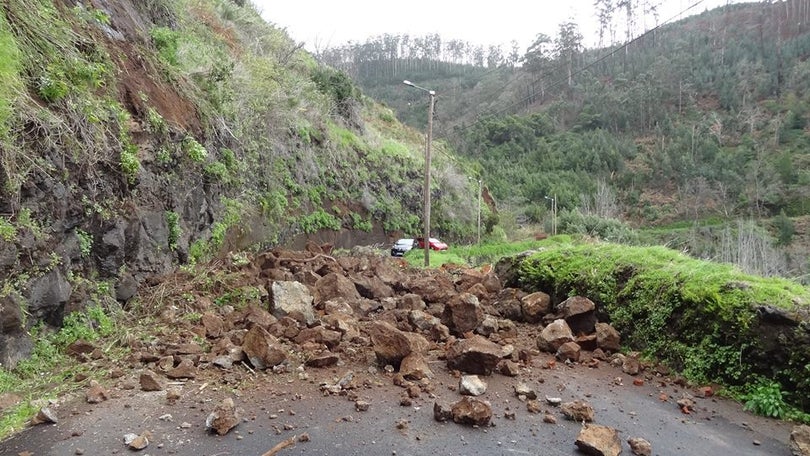 Imagem de Derrocada entre a Fajã da Ovelha e a Lombada dos Marinheiros