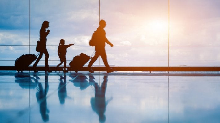 Imagem de Viajantes da UE vacinados isentos de quarentena em Inglaterra