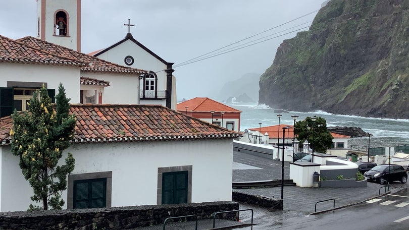 Imagem de Obras e mau tempo condicionam estradas