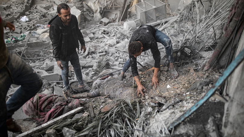 Imagem de Ataque israelita mata jornalista e mais de 40 familiares em Gaza