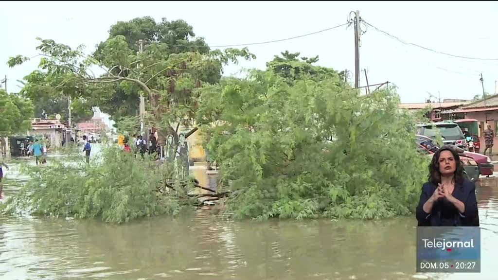 Mau tempo em Angola faz vários mortos e deixa milhares de casas inundadas