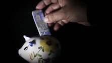Imagem de Banco de Portugal preocupado com baixa poupança das famílias