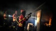 Imagem de Um morto e seis feridos num incêndio