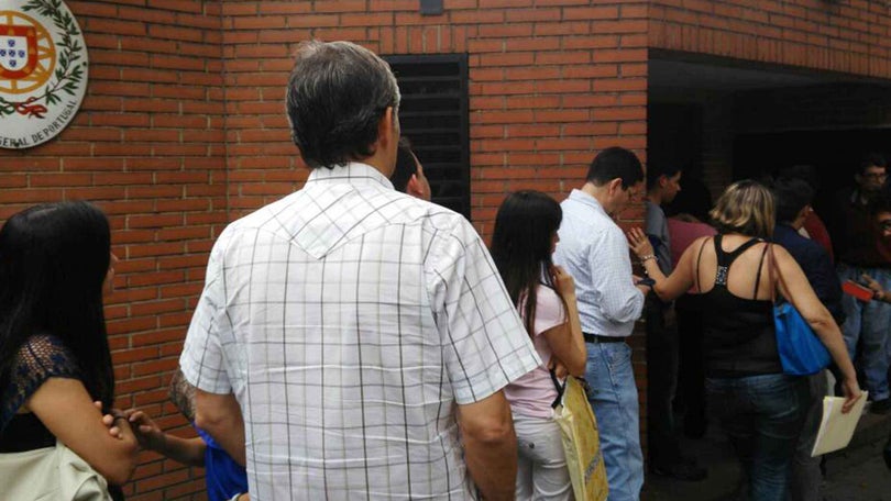 Imagem de Emigrantes com dificuldade para tratar dos documentos na Venezuela