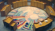 Imagem de Parlamento aprova anteproposta de lei que repõe valor das pensões (Vídeo)