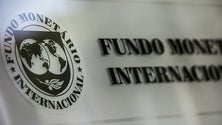 Imagem de Apoios permanecem para «evitar riscos financeiros»