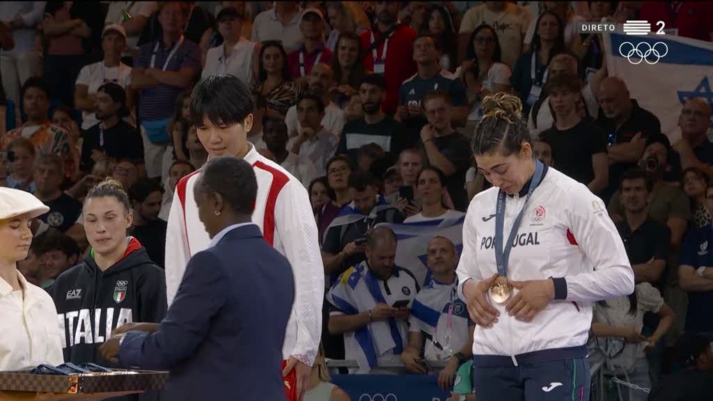 Patrícia Sampaio recebe medalha de bronze