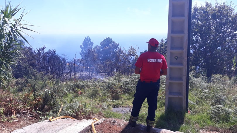 Imagem de Bombeiros recebem 2,6 milhões