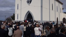 Imagem de Igreja cheia para o último adeus à jovem Carina Marlene