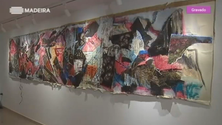 Imagem de Pinturas lembram excessos de consumo da sociedade
