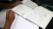 Imagem de Dificuldades económicas refletem-se nos resultados escolares