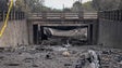 Imagem de Explosão de um camião-cisterna perto de Joanesburgo faz nove mortos