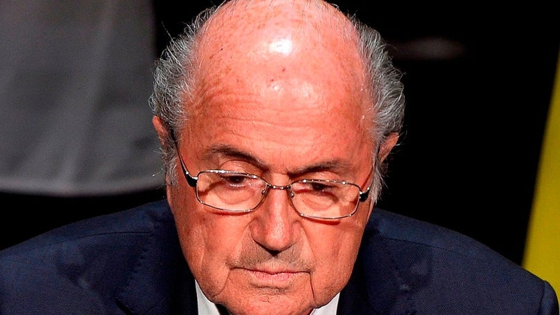 Imagem de FIFA volta a suspender Joseph Blatter