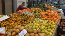 Imagem de Dia de compras de frutas e dos legumes (vídeo)