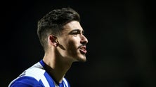 Imagem de FC Porto garante meias-finais da Taça em «serviços mínimos»