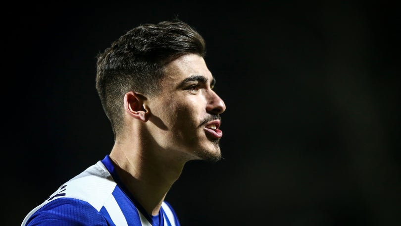 Imagem de FC Porto garante meias-finais da Taça em «serviços mínimos»