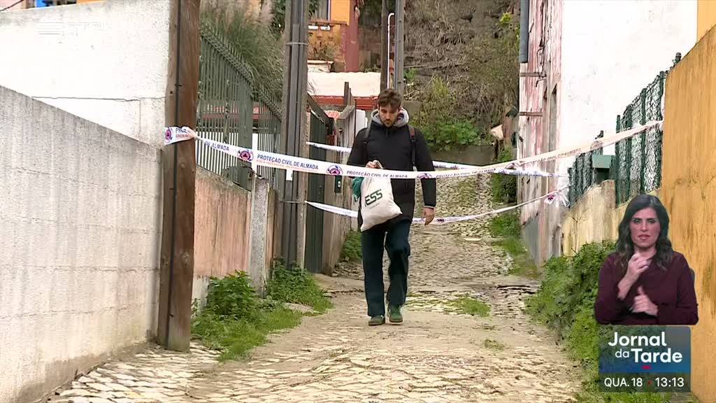 Imagem de Moradores da Costa da Caparica não sabem se regressam a casa