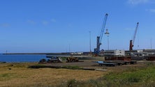 Governo garante não ter abandonado projetos do porto da Praia da Vitória (Vídeo)