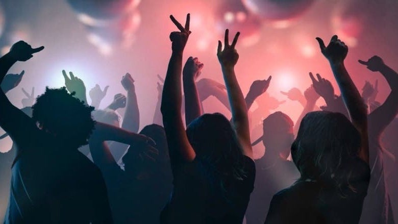 Imagem de Rave ilegal em Itália reúne quase 8.000 jovens