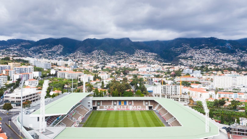Imagem de Marítimo e Santa Clara inauguram novo relvado dos Barreiros