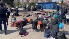 Imagem de Pelo menos 39 mortos, incluindo quatro crianças, no ataque a estação ferroviária