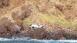 Imagem de Corpo de mulher resgatado após queda de viatura em ravina na Madeira