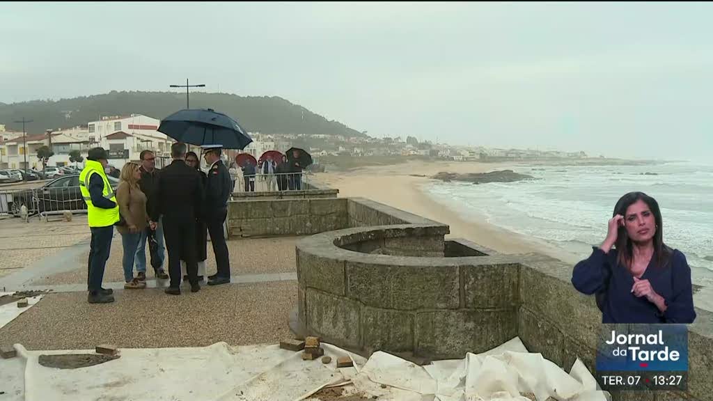 Imagem de Estragos no litoral. Governo garante que situações mais urgentes serão resolvidas no próximo mês