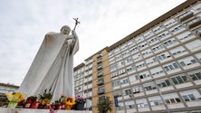 Imagem de Papa pode ter alta nos próximos dias