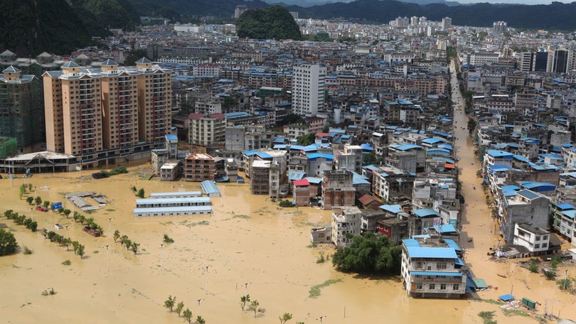 Inundações na China obrigam à retirada de mais de 100 mil pessoas