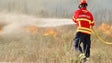 Imagem de Incêndios: Fogo com três frentes ativas no Algarve combatido por 200 operacionais e 11 meios aéreos
