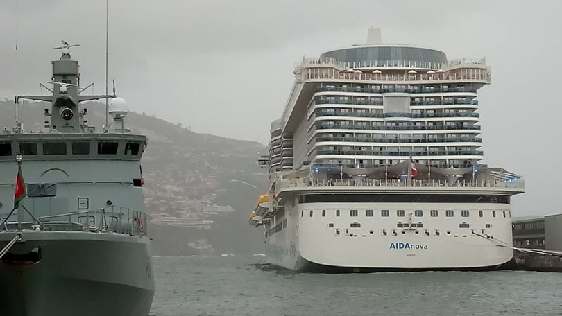 Imagem de 1500 passageiros do navio AIDAnova embarcam hoje no porto do Funchal