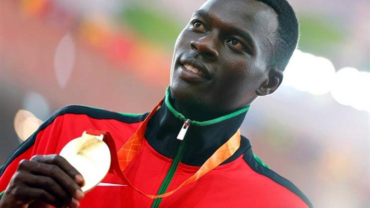 Imagem de Ex-campeão mundial de 400 metros barreiras morre aos 28 anos