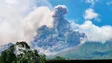 Imagem de Vulcão Merapi entrou hoje em erupção