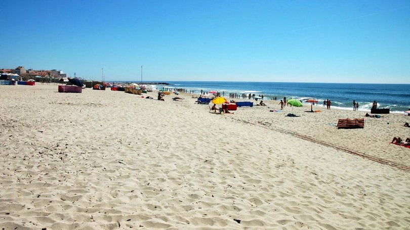 Imagem de Avioneta faz aterragem de emergência em praia de Ovar sem causar feridos