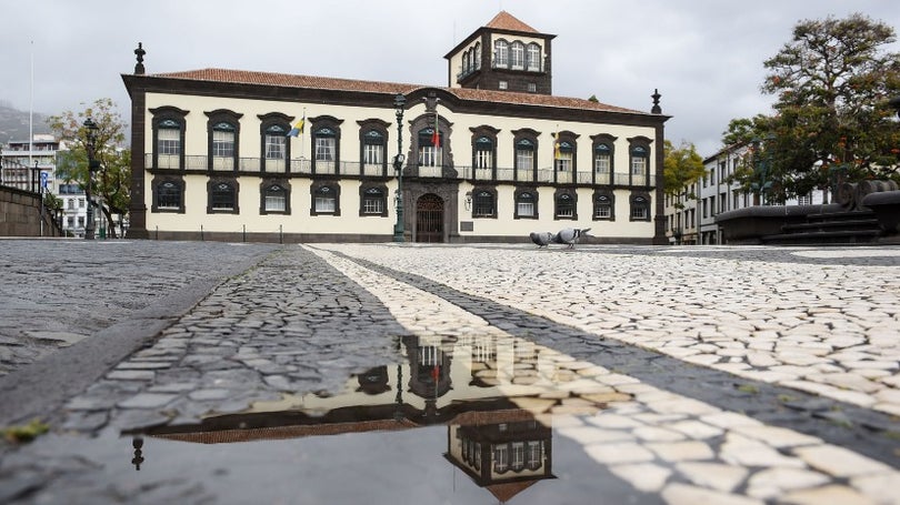 Imagem de Cada madeirense deve 284 euros