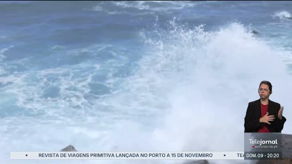 Ondas gigantes fazem três mortos nas Canárias