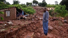 Imagem de Sobe para 253 número de mortos em inundações na costa oriental da África do Sul