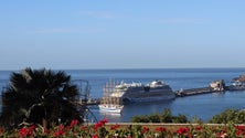 Imagem de Porto do Funchal com dois dos três navios esperados hoje