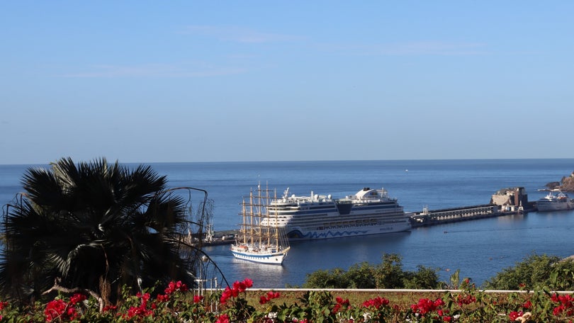 Porto do Funchal com dois dos três navios esperados hoje